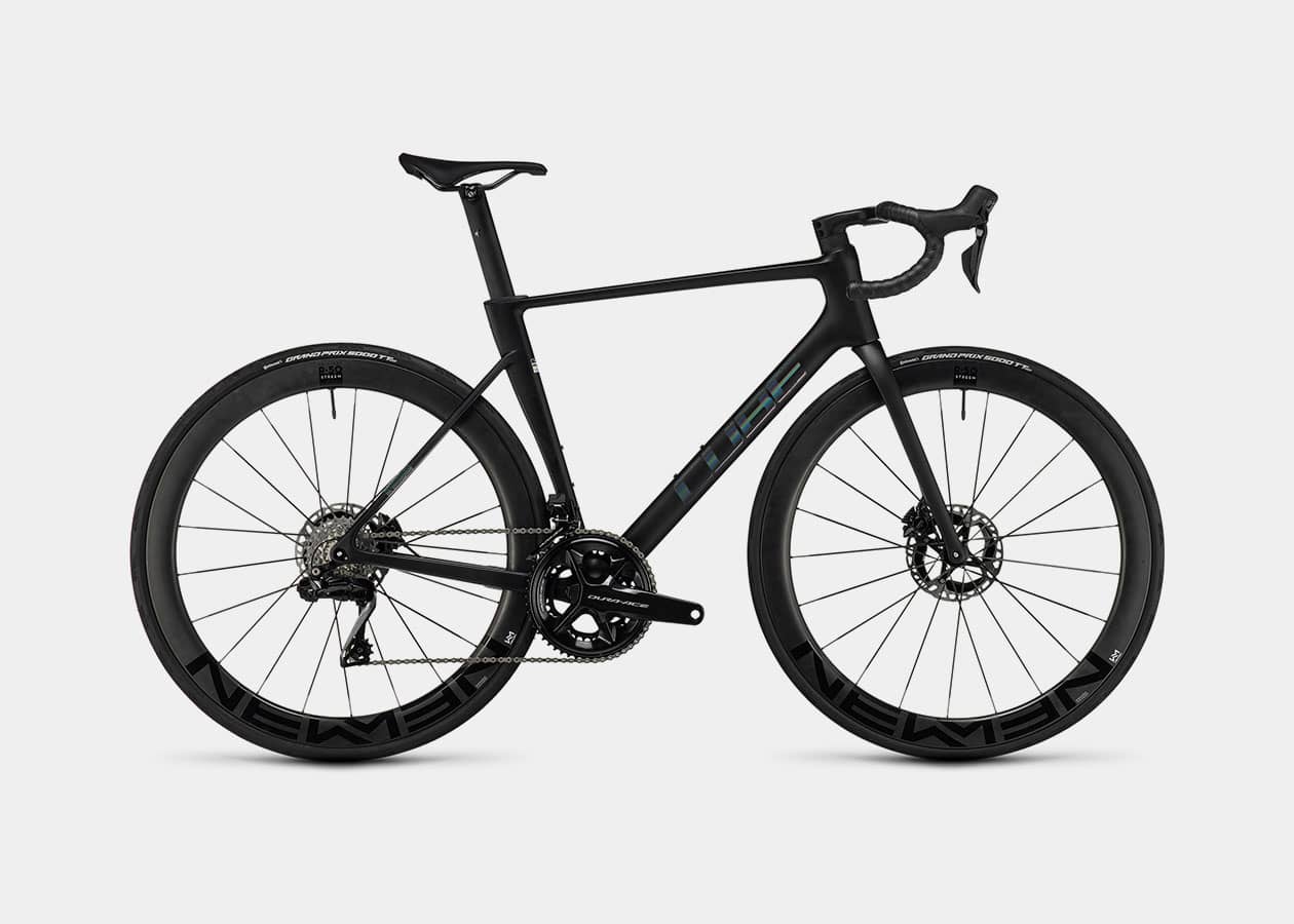 Bicicleta color negra de la marca bmc
